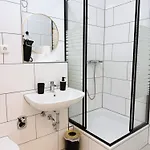 Koelner Street Loft ,neu Renoviert Fuer Bis Zu 5 Personen Mit Kueche Und Bad Dusseldorf