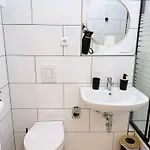 Koelner Street Loft ,neu Renoviert Fuer Bis Zu 5 Personen Mit Kueche Und Bad Apartment *